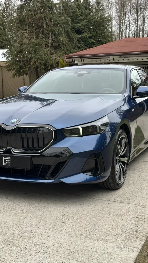 Dark blue BMW with clear reflections on the bonnet
